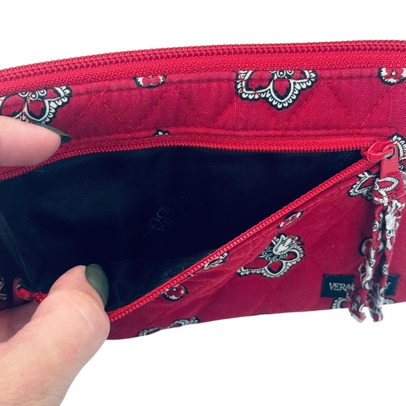Vera Bradley Mesa Red Paisley Bandana Zip Around Quilted Wallet‎ Wristlet - Picture 12 of 13